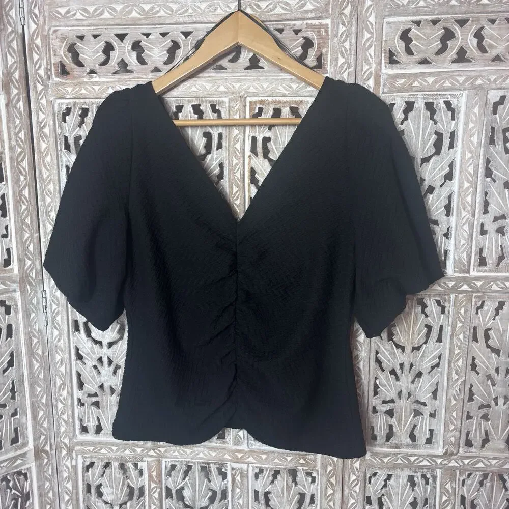Free People Textured Size XL Black Solid V-Neck Short Puff Sleeve Blouse Cottage